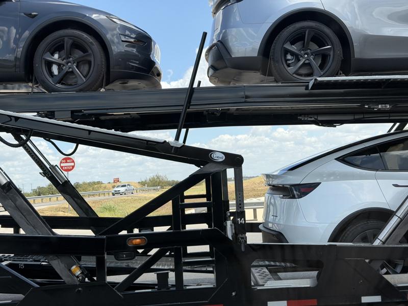Teslas en tráiler